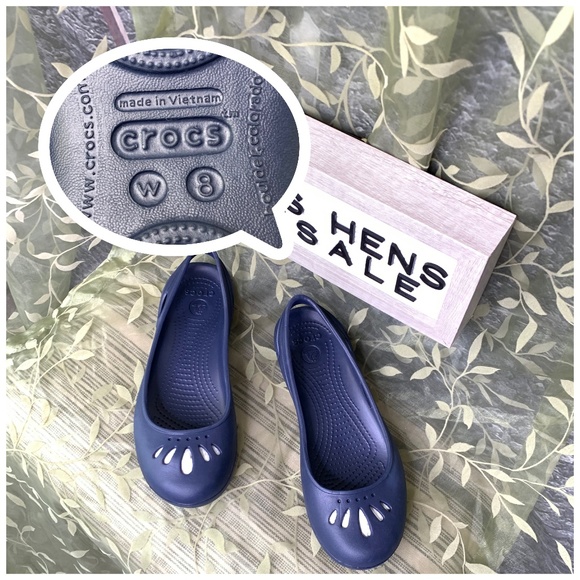 CROCS Shoes - LIKE NEW WOMENS CROCS NAVY KADEE WORK FLATS
